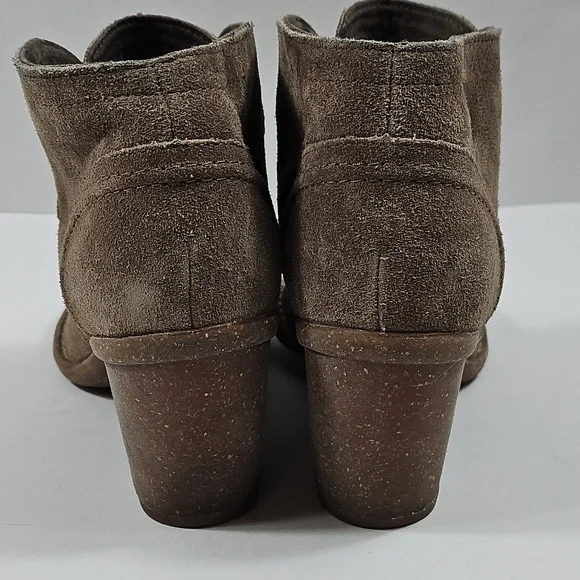 Clarks Artisan Carleta Lyon Mushroom Brown Suede Leather Lace Up Ankle Bootie - Picture 8 of 16